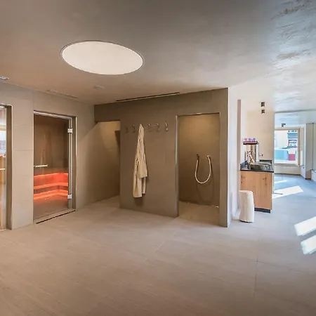 Alpenrose Otel 3*